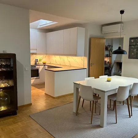 Charming 3-bedroom House Апартаменты *