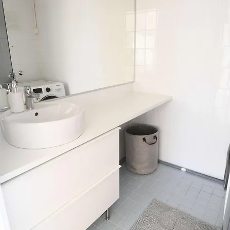 Charming 3-bedroom House Апартаменты *