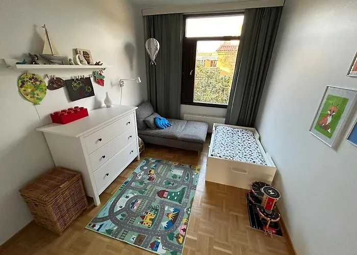 Apartamento Charming 3-bedroom House Espoo